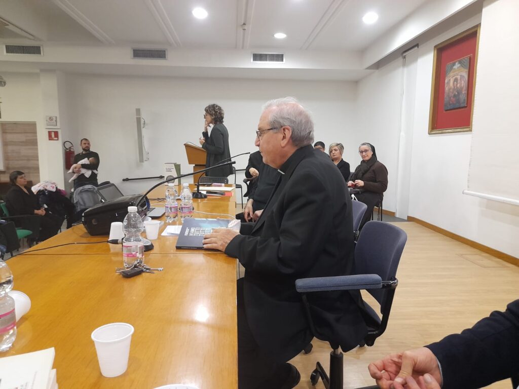 Cardinal Feroci presenta il libro VI AMO TUTTI TUTTI TUTTI  di Sara Cicolani, la scrittrice che promuove l'inclusione sociale, durante la GIORNATA MONDIALE della DISABILITA' 2023 . Divino Amore, Roma